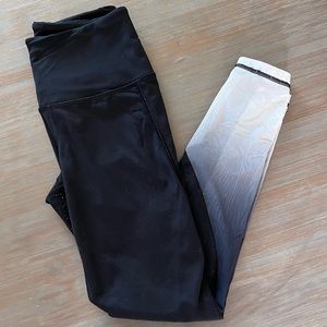 Victoria’s Secret sport knockout athletic leggings. Size xs. Black with ombré.